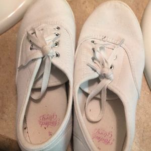 Girls size 4 white Ked looking tennis shoes